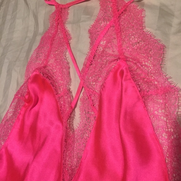Hot pink VS lingerie - Picture 2 of 5